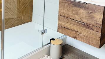 SĂšche-cheveux, serviettes fournies, savon, papier toilette