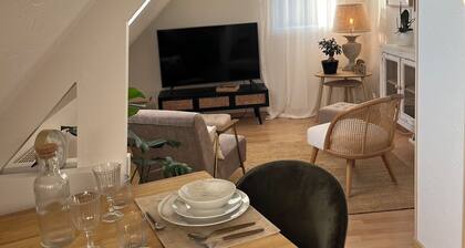 Le Petit Cosy - King Size Bed, Quiet & Parking