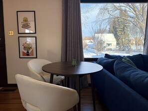 Interior - Cozy 3bd King Ed Near Whyte Ave (Edmonton)