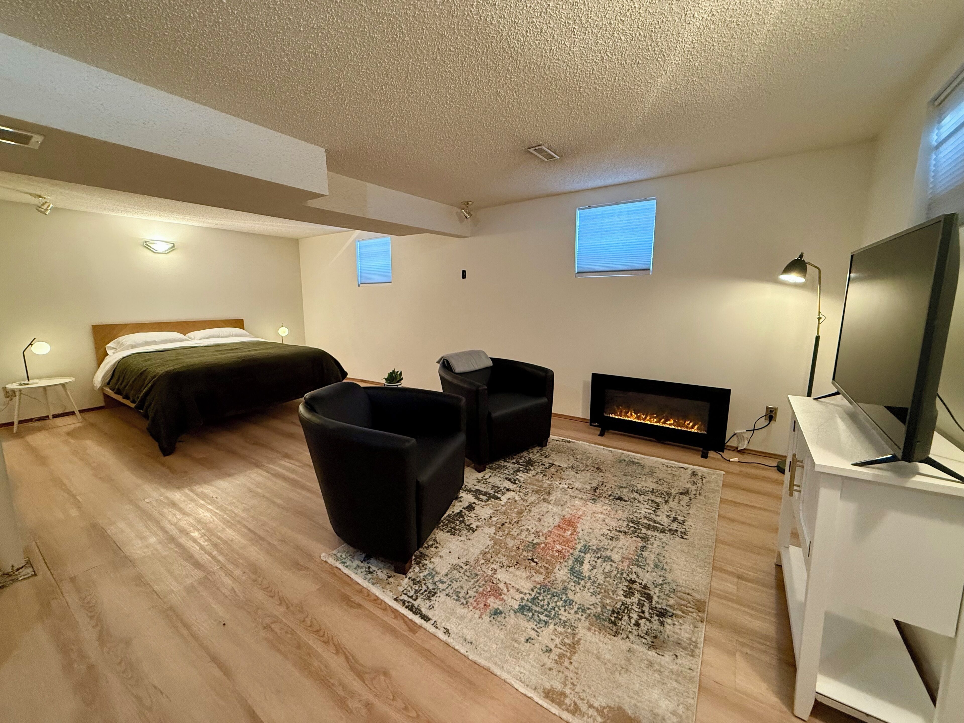 Iron/ironing board, travel crib, free WiFi, bed sheets