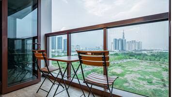 Luxury Apartment, 2 Bedrooms, Balcony, City View | Outdoor dining
