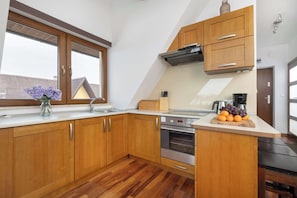Fridge, microwave, oven, stovetop - View Apartment | Balcony with Mountain View, Parking. (Zakopane)