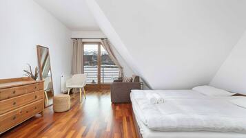 Iron/ironing board, travel cot, WiFi, bed sheets