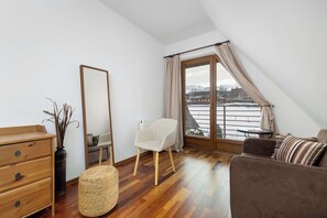 Televisión y chimenea 