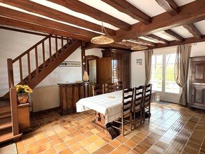 Dining - Villa in Lège-Cap-Ferret, 4 bedrooms, 8 guests, enclosed garden, pets allowed (Lège-Cap-Ferret)