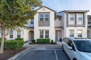 House | 4 bedrooms - Tranquil Times Townhouse 4 bed Private Pool (Davenport)