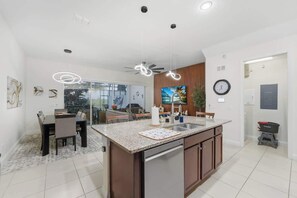 House - Tranquil Times Townhouse 4 bed Private Pool (Davenport)