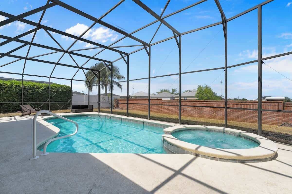 Talo | 6 makuuhuonetta