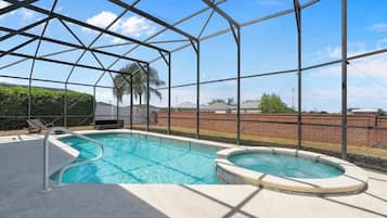 Talo | 6 makuuhuonetta