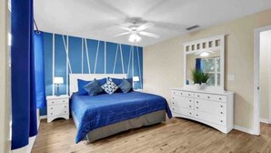A bedroom with a bed, nightstands, a dresser, a ceiling fan, and a mirror. - Cute 3bd 2 5bth Amazing Resort (Davenport)