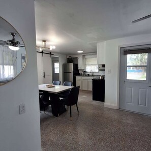 House | 2 bedrooms - The Sandcastle-walk to the Beach and John s Pass (Madeira Beach)