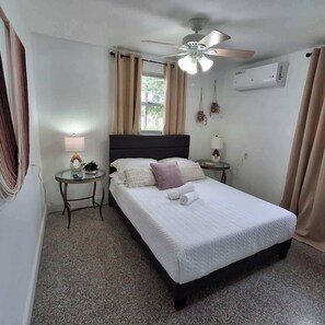 House - The Sandcastle-walk to the Beach and John s Pass (Madeira Beach)