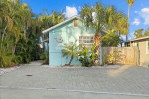 House | 2 bedrooms - Palm Cove Hideaway 2bd Close to the Beach (Madeira Beach)