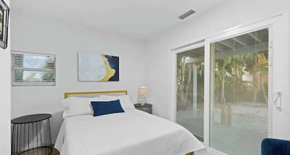 Palm Cove Hideaway 2bd Close to the Beach