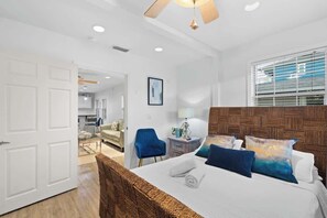 House - Palm Cove Hideaway 2bd Close to the Beach (Madeira Beach)