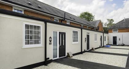 Modern 2bed Apartment-ground Floor-free Parking