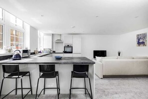 Apartment | 2 bedrooms - Modern 2bed Apartment-ground Floor-free Parking (Worksop)