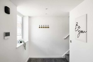 Apartment | 2 bedrooms - Modern 2bed Apartment-ground Floor-free Parking (Worksop)