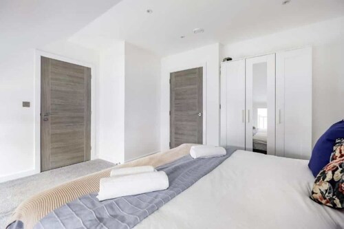 Modern 2bed Apartment-ground Floor-free Parking