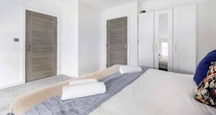 Modern 2bed Apartment-ground Floor-free Parking