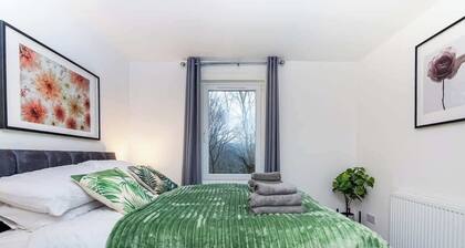 The Pitcairn Residence - 3 Bedroom House