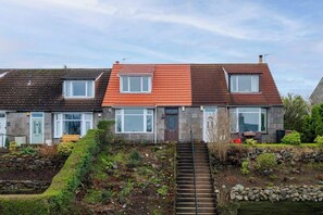 House | 2 bedrooms - 2bed House in Torry - Free Parking (Aberdeen)
