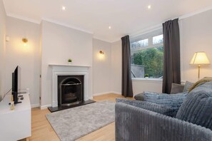 House | 2 bedrooms - 2bed House in Torry - Free Parking (Aberdeen)