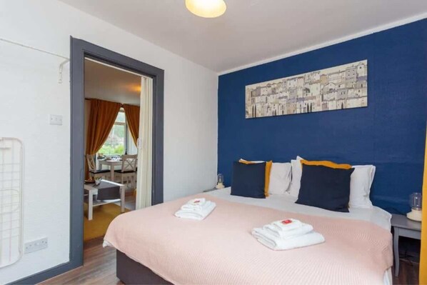 House - 1 Bedroom Scottish Cottage-on Street Parking (Selkirk)