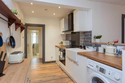 1 Bedroom Scottish Cottage-on Street Parking