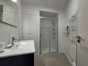 Hair dryer - New 2-Bedroom Apartment with Terrace and Parking in La Palmyre (La Palmyre)