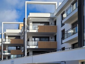 Exterior - New 2-Bedroom Apartment with Terrace and Parking in La Palmyre (La Palmyre)
