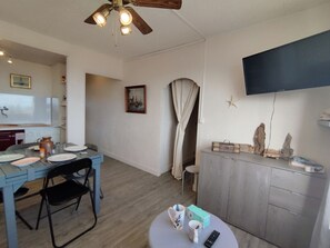 Interior - Bright 2-Room Apartment 37m², Beach & Port, Sleeps 4, Narbonne-Plage (Narbonne)