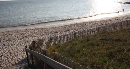 4-Person House St Jacques Beach Access Parking Dogs OK