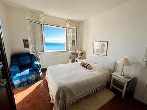 3 bedrooms, bed sheets - 3-bedroom apartment with sea view, beach access, parking, in Port Grimaud (Port Grimaud)