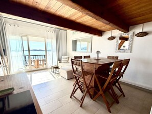 Dining - Bright studio with air conditioning and parking in Port Grimaud (Port Grimaud)