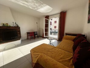 TV - Charming Duplex in Port Grimaud with Balconies and Parking (Port Grimaud)