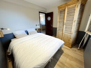 2 bedrooms, free WiFi, bed sheets - Renovated apartment with air conditioning and Internet, Port Grimaud (Port Grimaud)