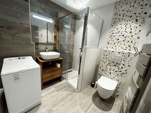 Towels - Renovated apartment with air conditioning and Internet, Port Grimaud (Port Grimaud)