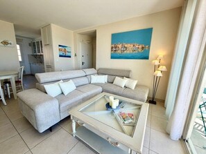 TV - Spacious apartment with balcony and beach access in Port Grimaud (Port Grimaud)