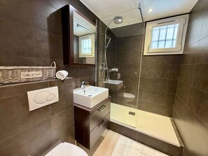 Towels - Renovated apartment with Internet, 2 bedrooms, parking in Port Grimaud (Port Grimaud)
