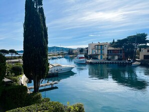 Marina - 2-Bedroom House, Near Beach, Parking, Air Conditioning, WiFi (Port Grimaud)
