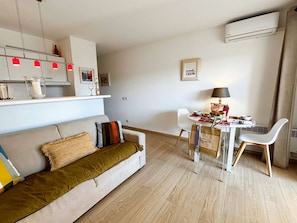 TV - Renovated apartment with Wi-Fi and air conditioning in Port Grimaud (Port Grimaud)