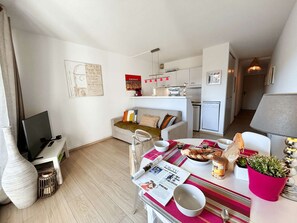TV - Renovated apartment with Wi-Fi and air conditioning in Port Grimaud (Port Grimaud)
