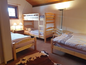 Silitysrauta/-lauta, Wi-Fi, vuodevaatteet