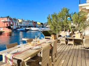 Outdoor dining - Renovated house with air conditioning, Wi-Fi, and double terrace (Port Grimaud)