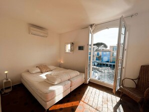 4 bedrooms, free WiFi, bed sheets - Renovated house with air conditioning, Wi-Fi, and double terrace (Port Grimaud)