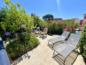 Terrace/patio - Port Grimaud House: 4 Bedrooms, Pool, Private Mooring (Port Grimaud)