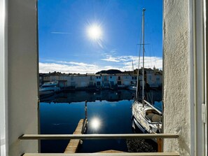 Interior - Modern 4-Bedroom House with Air Conditioning and Wi-Fi in Port Grimaud (Port Grimaud)