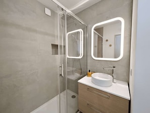 Towels - Renovated apartment with terrace and air conditioning in Port Grimaud (Port Grimaud)