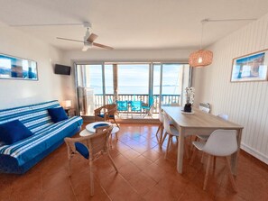 TV - 3-bedroom apartment with air conditioning, beach access, sea view (Port Grimaud)
